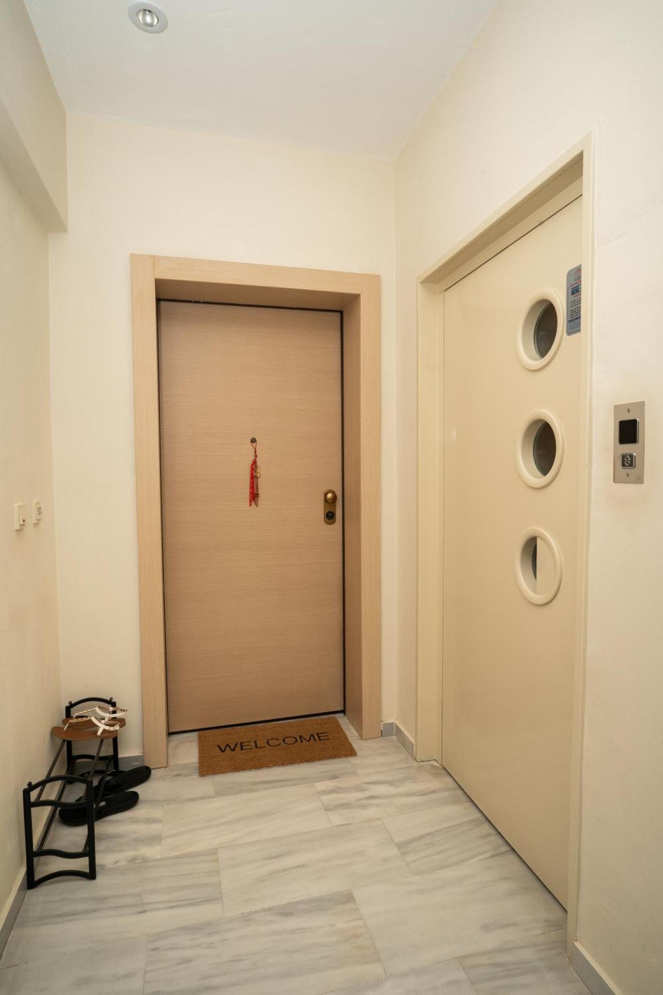 Maria'S Airport Apartment Коропион Экстерьер фото