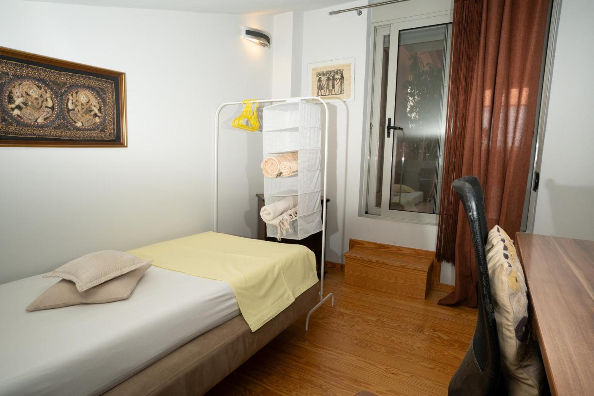 Maria'S Airport Apartment Коропион Экстерьер фото
