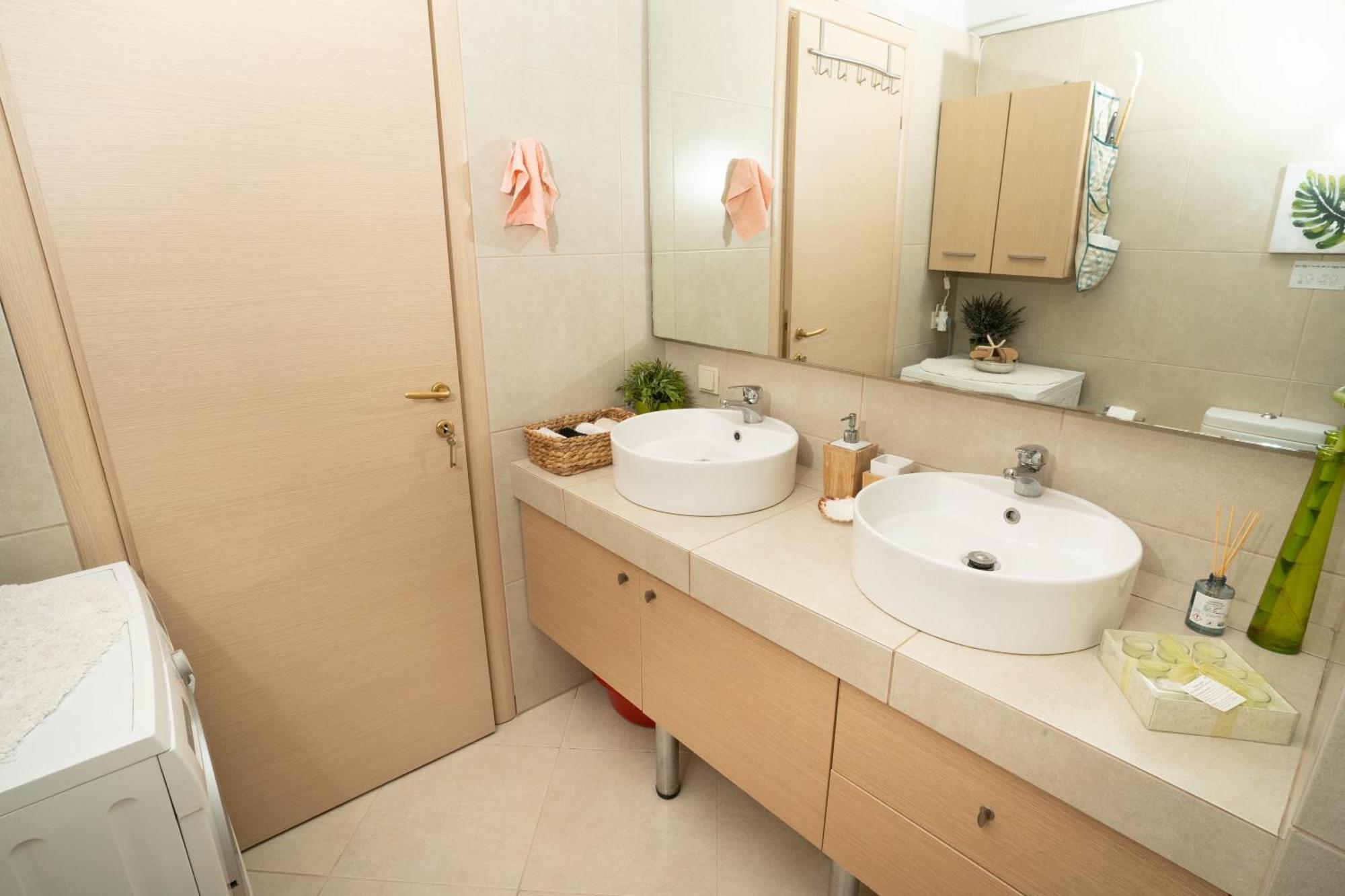 Maria'S Airport Apartment Коропион Экстерьер фото